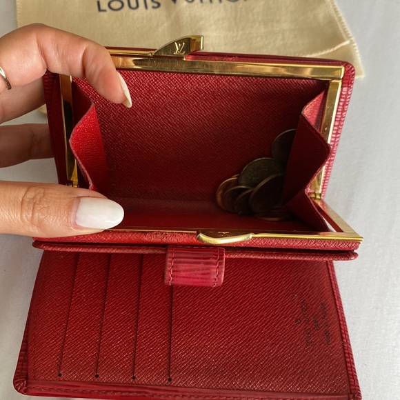Red Louis Vuitton Epi wallet - Picture 7 of 11